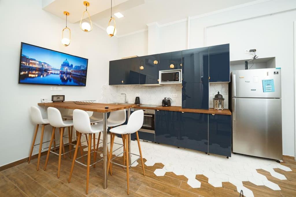 Apartment Cityscape Budget Art Deco Budapest