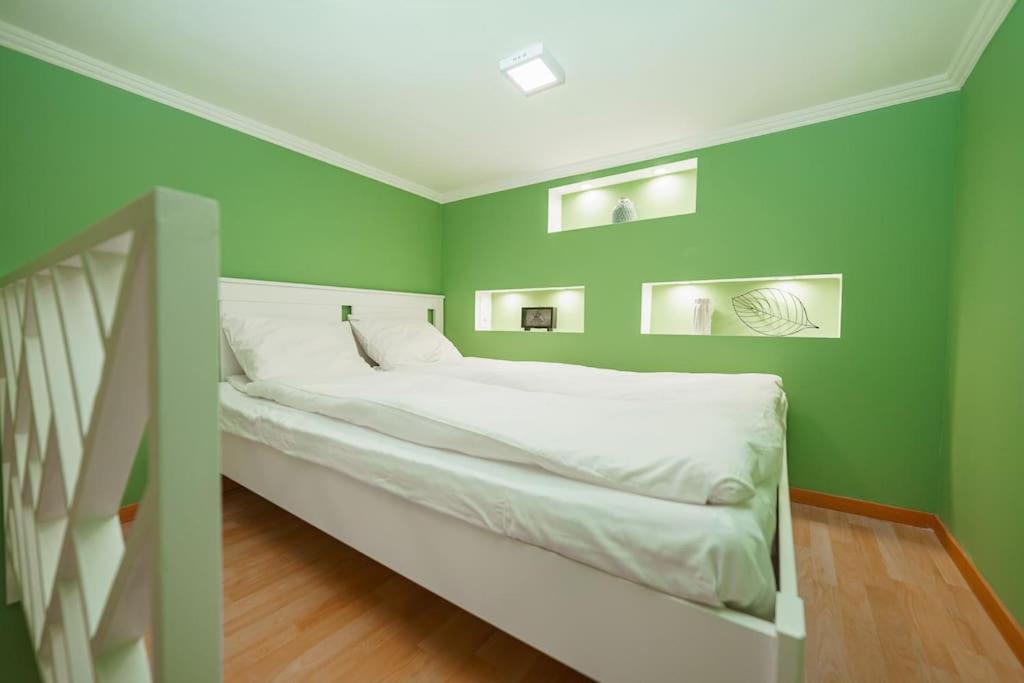 Apartment Cityscape Budget Art Deco Budapest