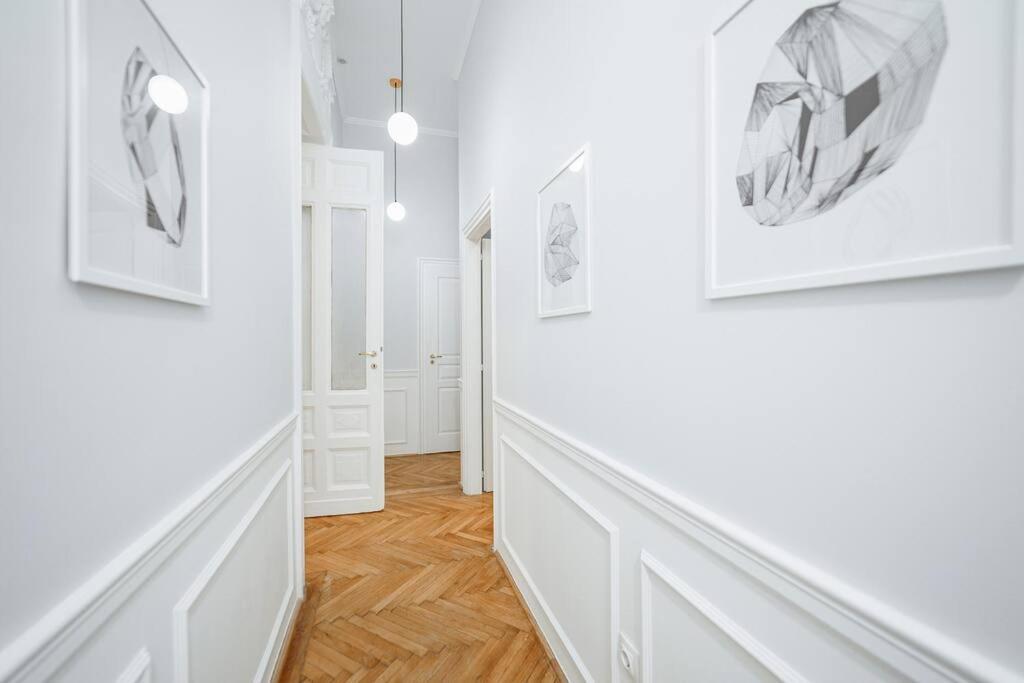 Apartment Cityscape Budget Art Deco Budapest